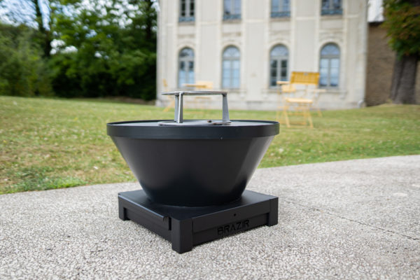 brasero 640 s noir rond de la marque brazir, avec sa grille