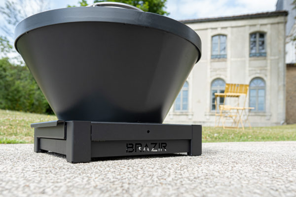 zoom sur le brasero 640 s noir rond