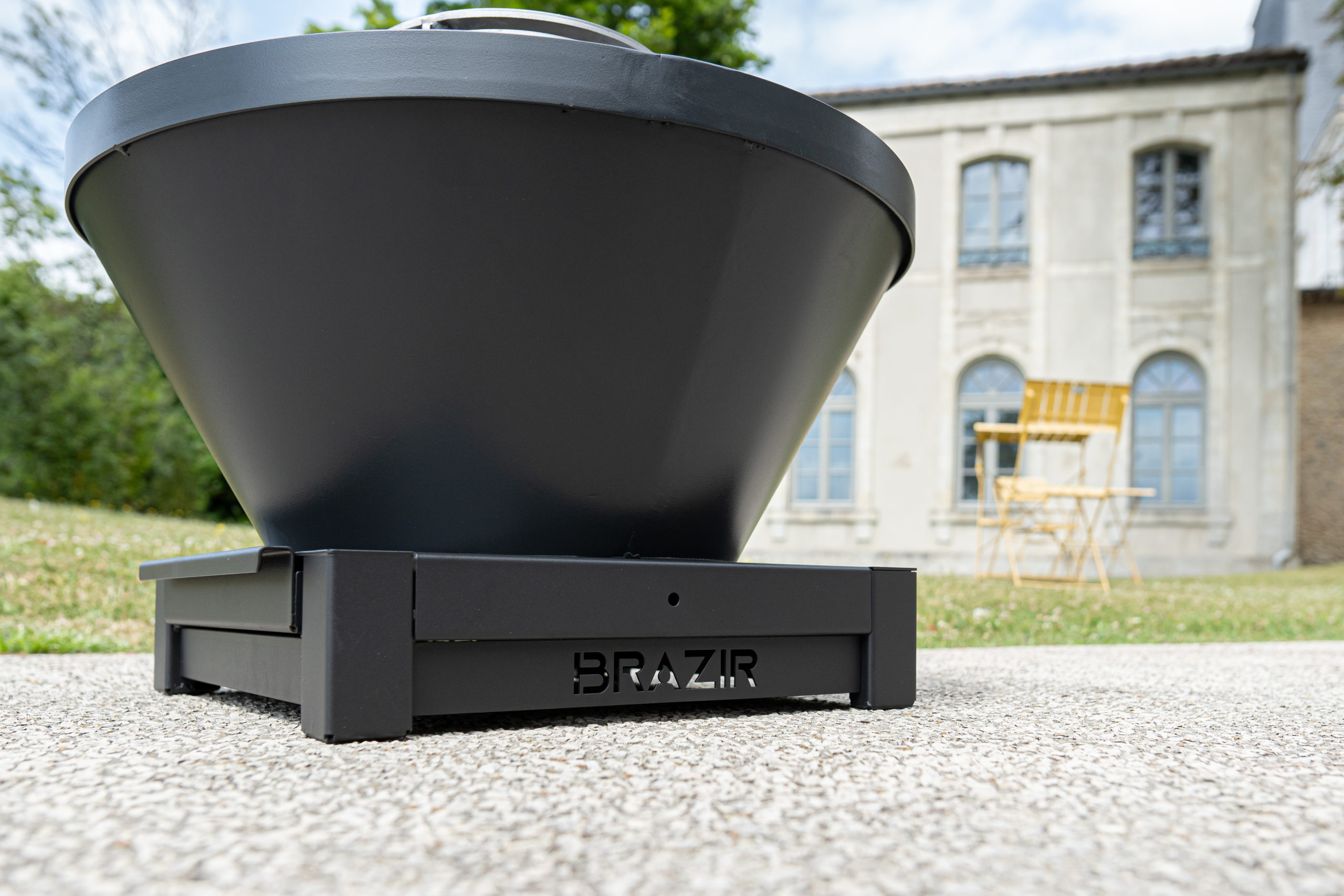 brasero 640 s noir rond détails zoom sur le brasero 640 s noir rond