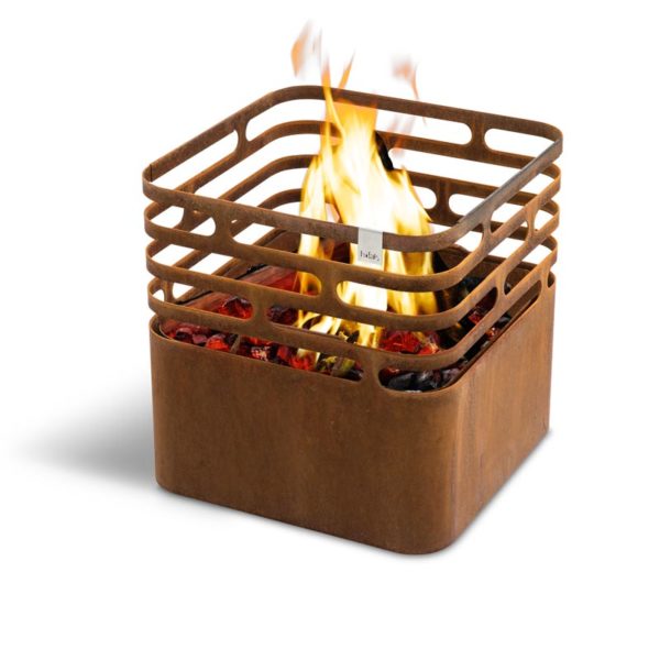 brasero cube rouille parfait pour se réchauffer durant vos soirées